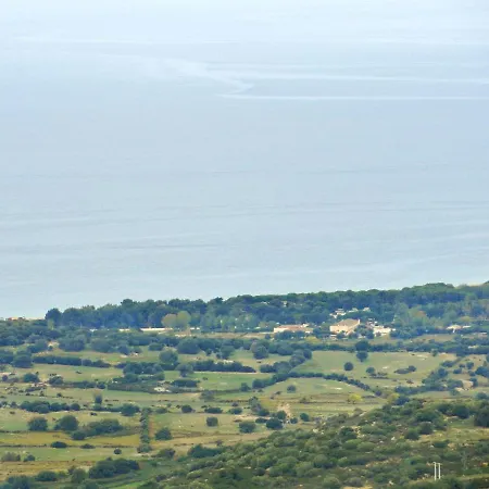 Maison D'une Avec Vue Sur La Mer Et Terrasse Amenagee A Hébergement de vacances