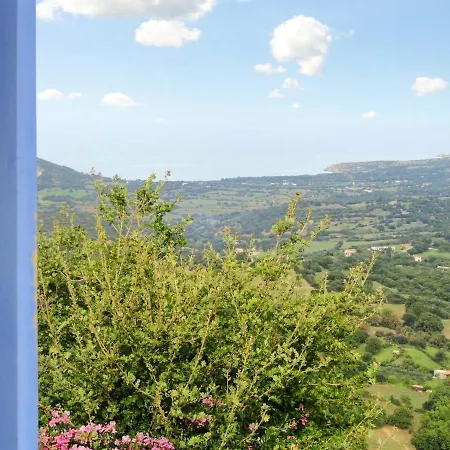 Maison D'une Avec Vue Sur La Mer Et Terrasse Amenagee A Hébergement de vacances *